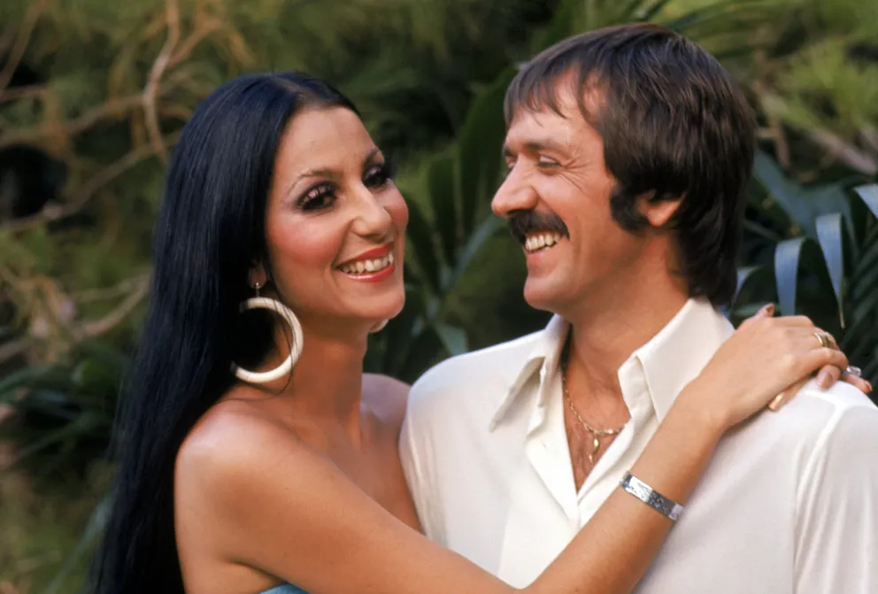 Sonny Bono Ehepartnerin – Alle vier Ehen, Hintergründe, Kinder und die Wahrheit über seine Beziehungen sonny bono ehepartnerin